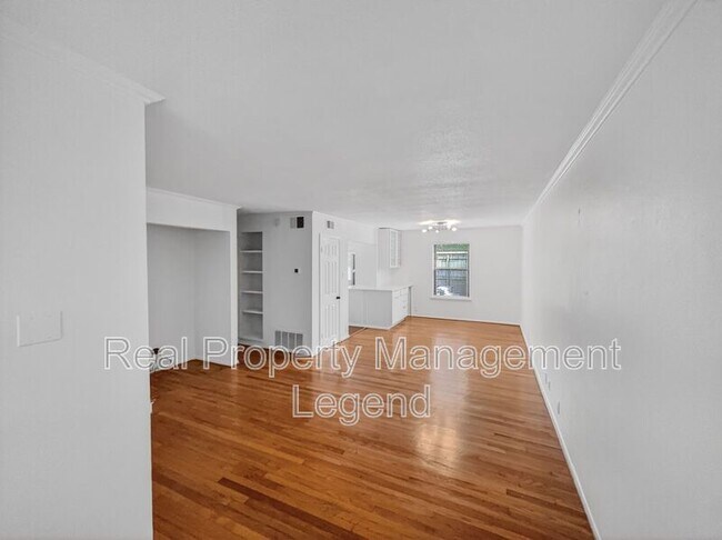 Photo - 4944 N Hall St