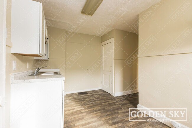 Photo - 2937 N Kenwood Ave