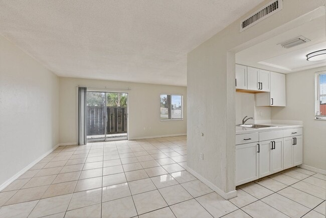 Photo - The Lakeside at 2315