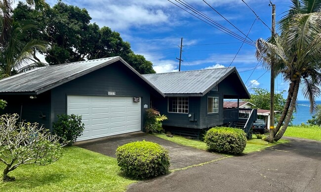 Building Photo - 714B Wainaku St