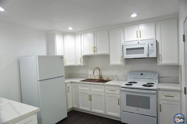 696 Yucca Dr Unit 2