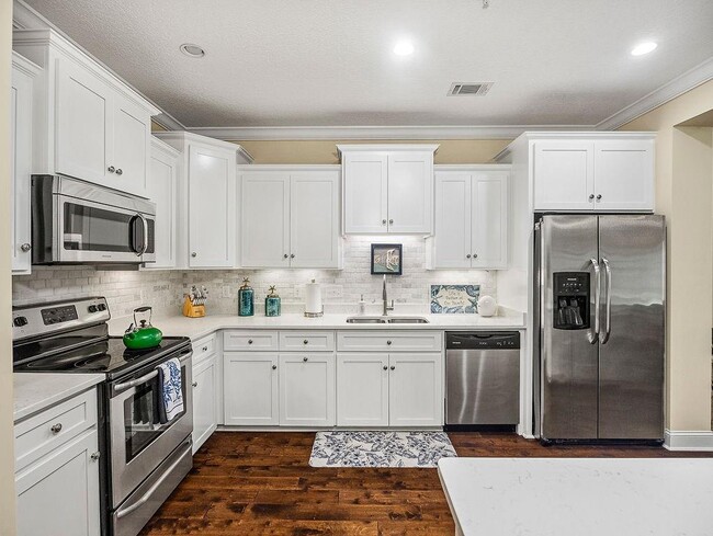 Photo - 802 Reserve Ln