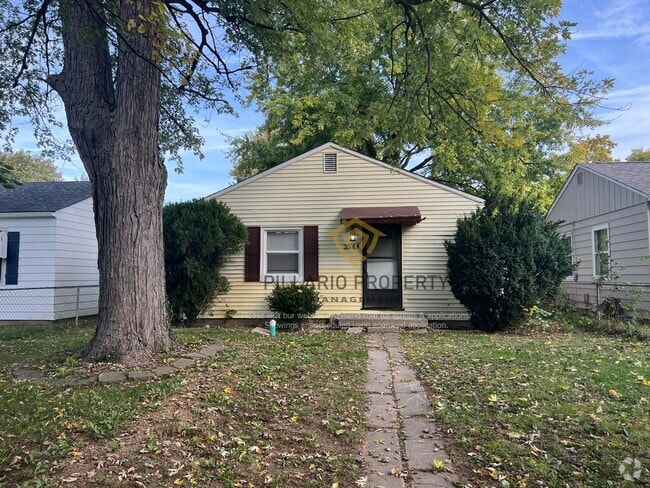 Building Photo - Minutes to the Indy 500 Track, 2 Bedroom, ... Rental