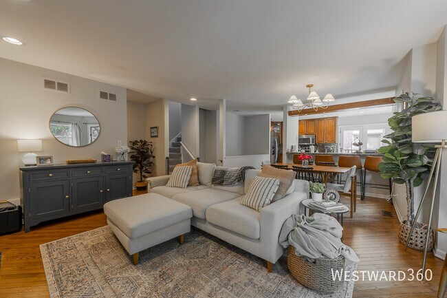 Photo - 2336 N Lakewood Ave