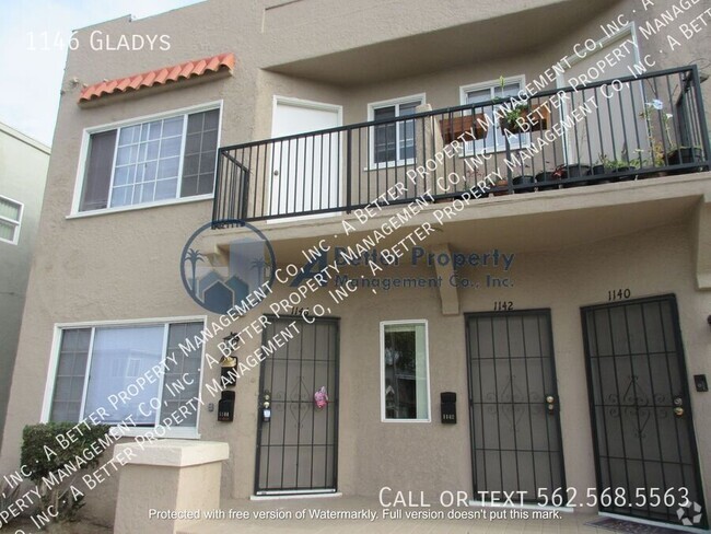 Building Photo - 2 story 3 bed, 2 bath w/tiled floors & inc... Rental