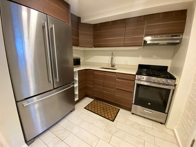 Building Photo - 482 Columbus Ave Unit Garden Rental