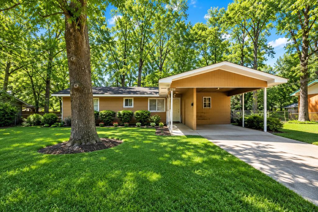 Photo - 1219 Woody Dr