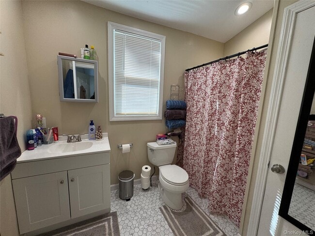 Photo - 144 Gnarled Hollow Rd