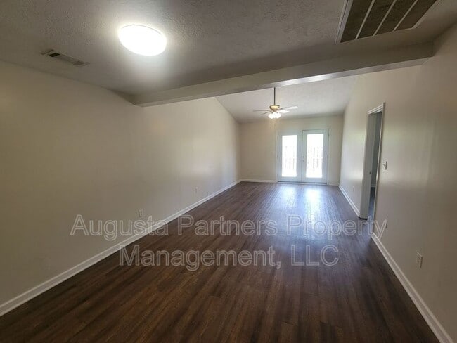 Photo - 1406 Anna Way