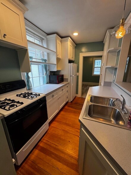 103 E Maple Ave
