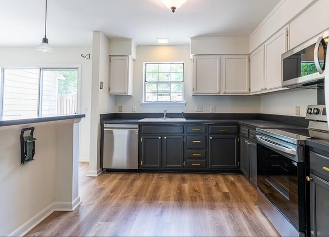 Building Photo - Extremely Spacious Townhome by South Park