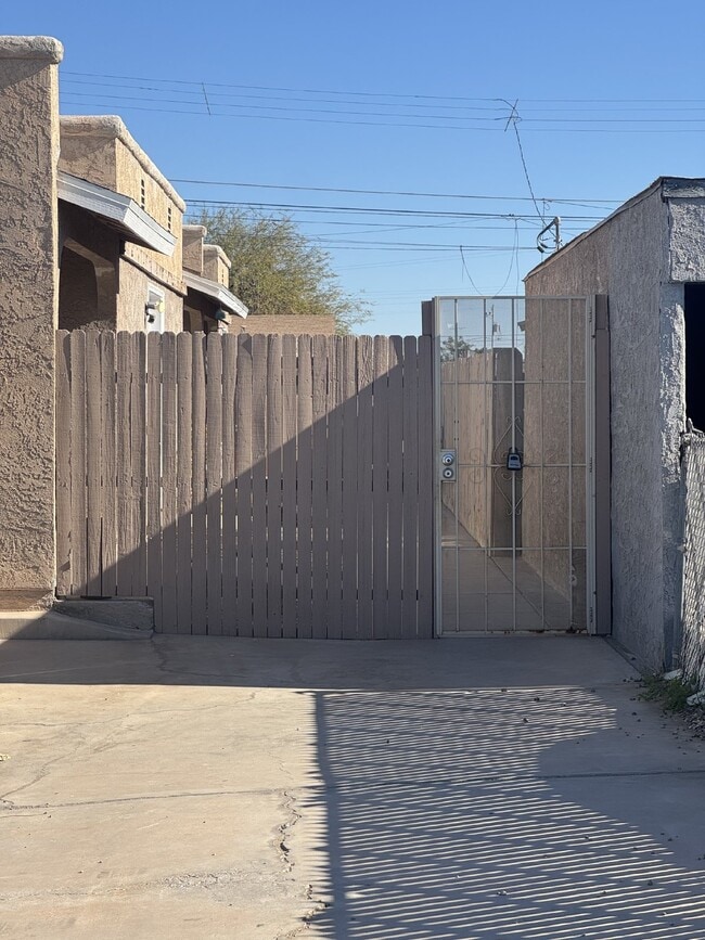 Photo - A Cozy 2 bed/ 2 bath home in the heart of Yuma! Unit Apt A