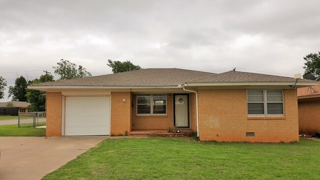 Building Photo - Updated 3 bedroom Near SWOSU $1.200/month Rental