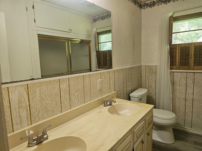 Photo - 1211 Webb St