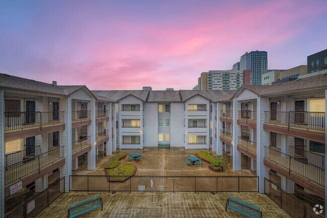 Building Photo - 501 W 26th St Unit 321 Rental