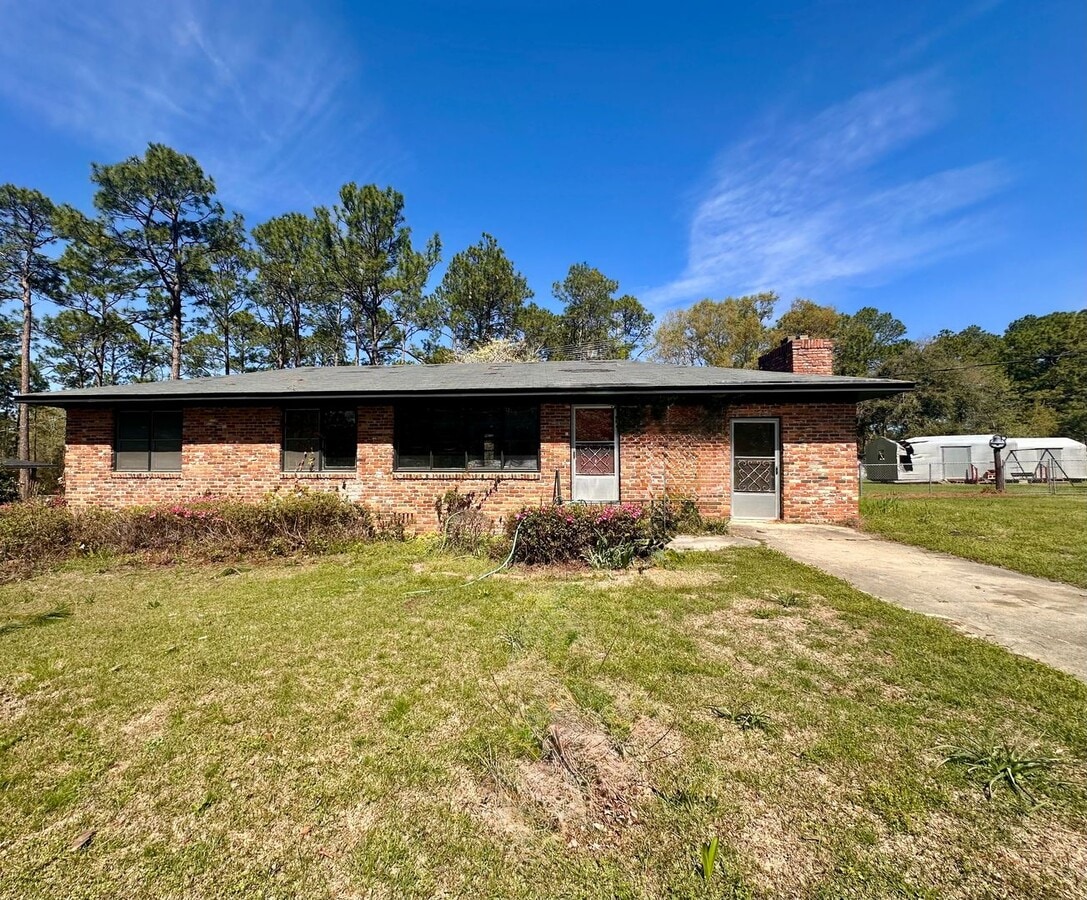 3 bed/1 bath house - 3 bed/1 bath house