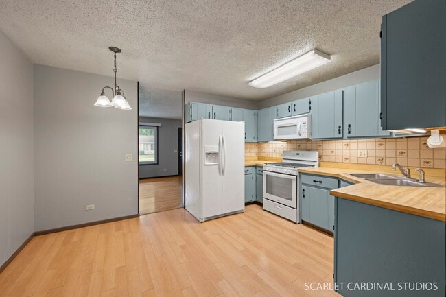 Photo - 2S211 Sanchez Dr