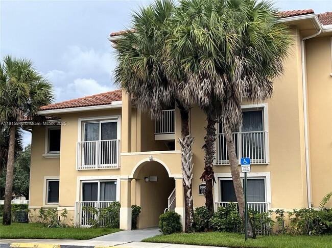 Building Photo - 9905 Westwood Dr Unit 32-3