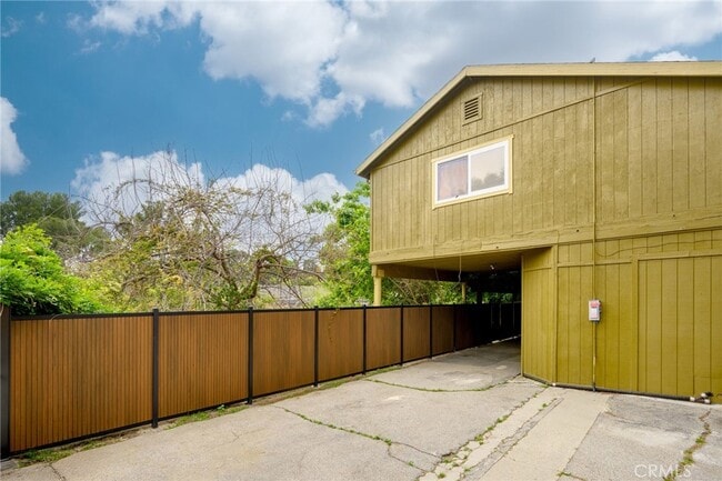 Building Photo - 10377 McBroom St Unit A-A Rental