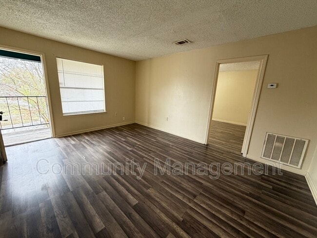 Photo - 5137 Weston St Unidad Apt C