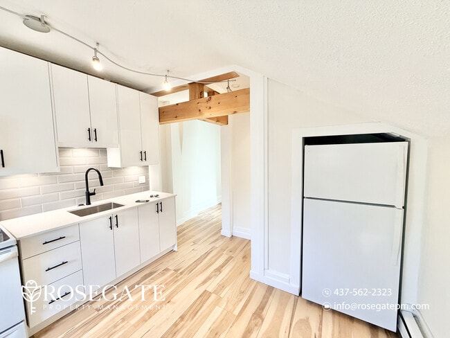 Photo - Spacious 1-Bedroom Upper Apartment with Parking – Utilities Included – Cambridge Unit 3