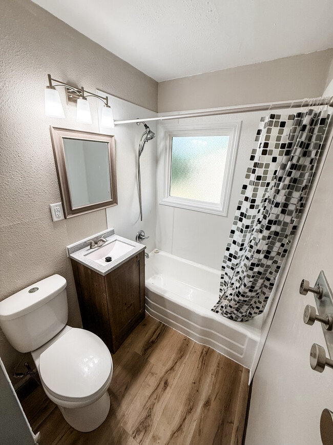 Photo - 903 38th St SE