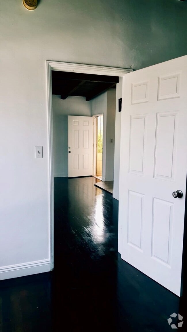 Building Photo - 2847 Armacost Ave Rental