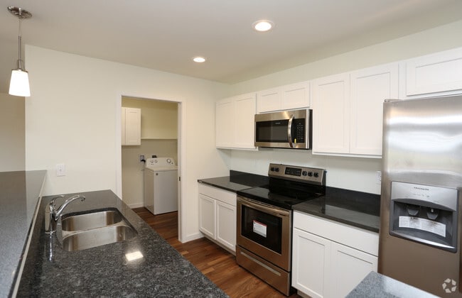 Dos habitaciones de lujo - Village Park Apartments