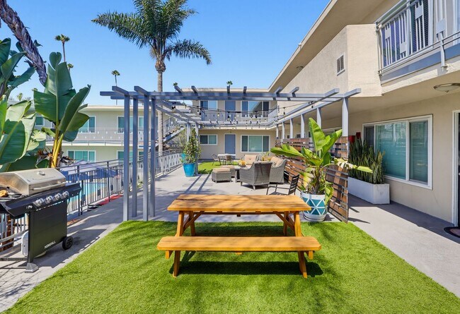 99th St Apts at Sofi