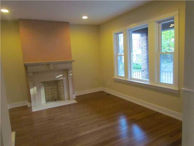 Photo - 5525 Margaretta St
