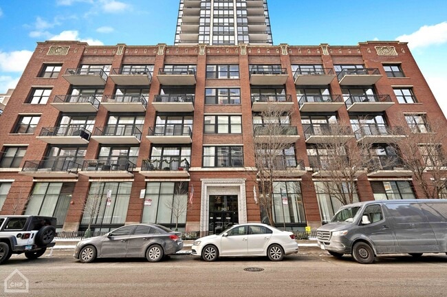 Building Photo - 210 S Desplaines St Unit 901