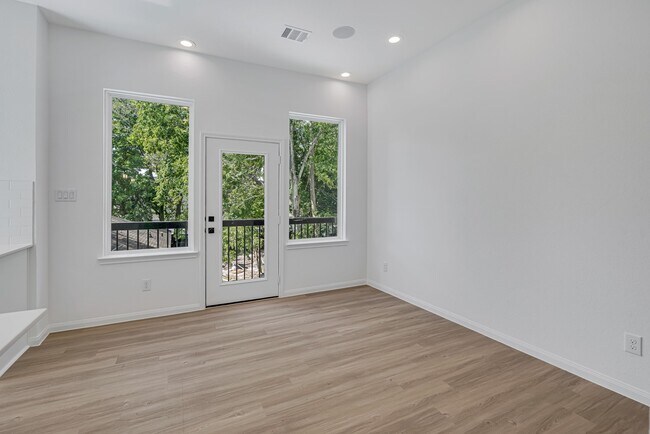 Building Photo - 5105 Mallow St