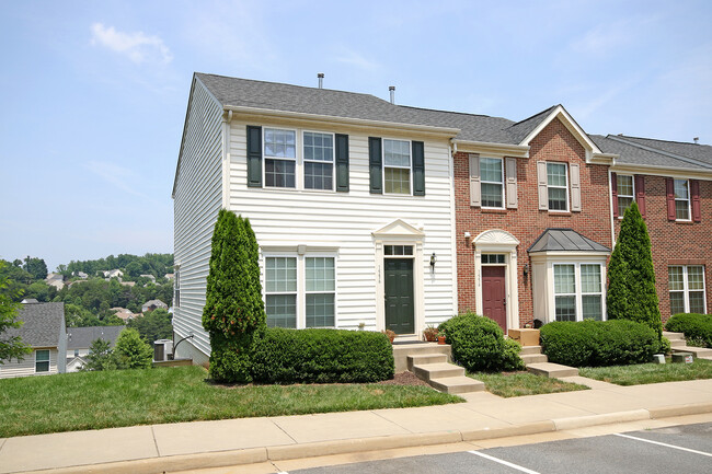 Pet Friendly End-unit Pantops Townhome - Pet Friendly End-unit Pantops Townhome