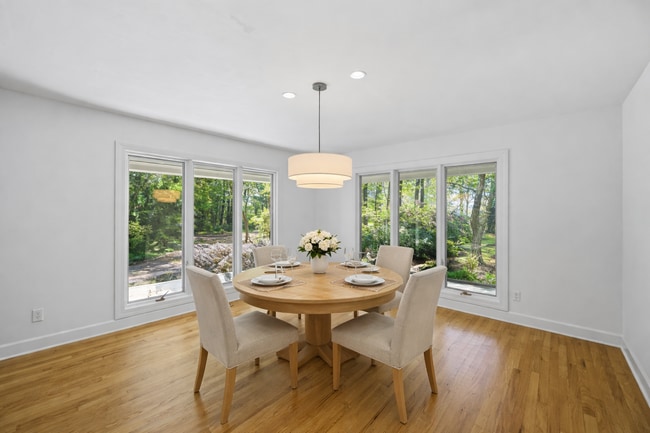Photo - 709 Orchard Ln