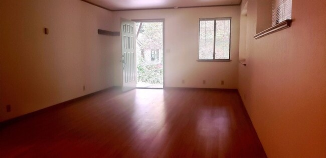 Photo - 1 Bedroom Unit in the Trees