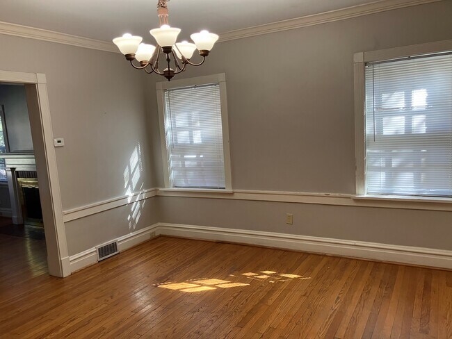 Large dining room - 7808 Delmar Blvd Unit 7808