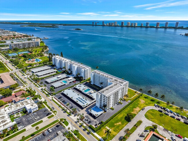 Building Photo - 301 Lake Shore Dr Unit 302