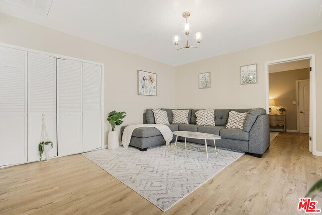 Photo - 416 1/2 Norwich Dr