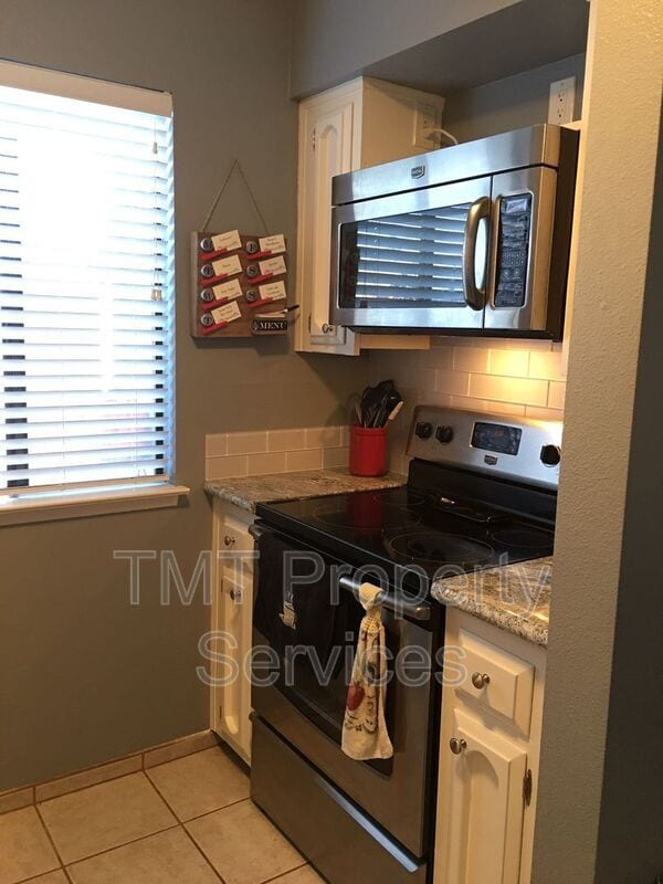 Photo - 676 N 12th St