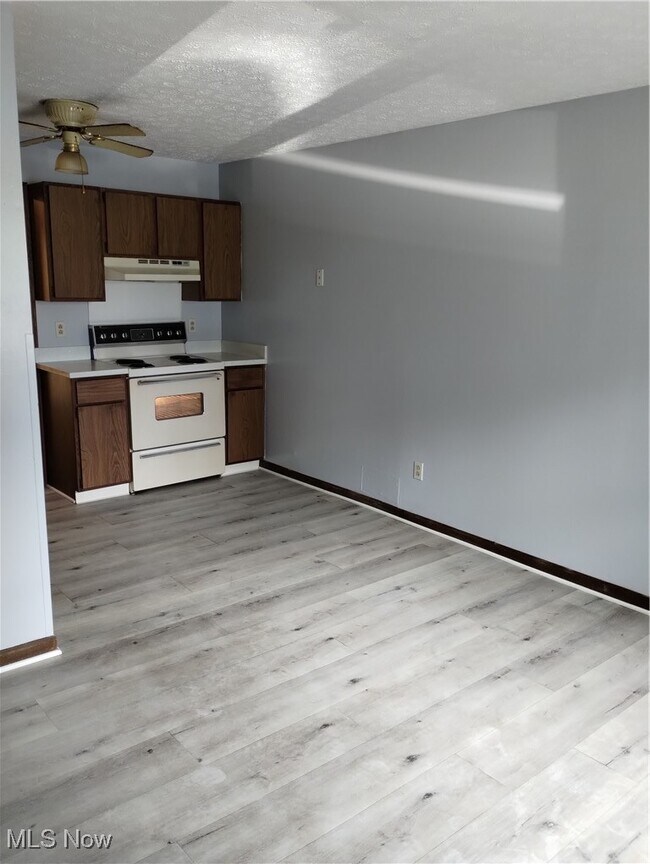 Photo - 31 1/2 Elm St