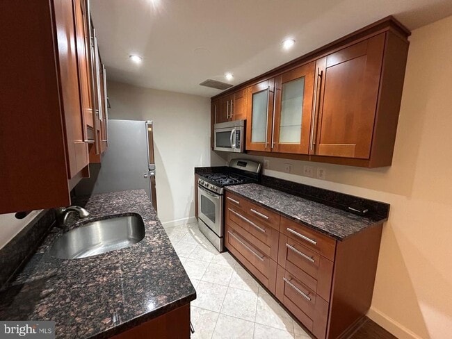 Building Photo - 4114 Davis Pl NW Unit 119