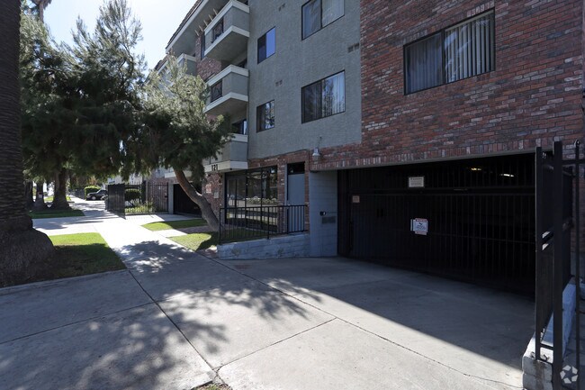 Photo - 121 S Occidental Blvd