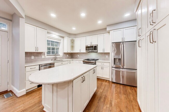 Photo - Spectacular 3 Bed + LOFT + 3.5 Bath- Custom Kitchen & Master Retreat w/ Beautiful Updates