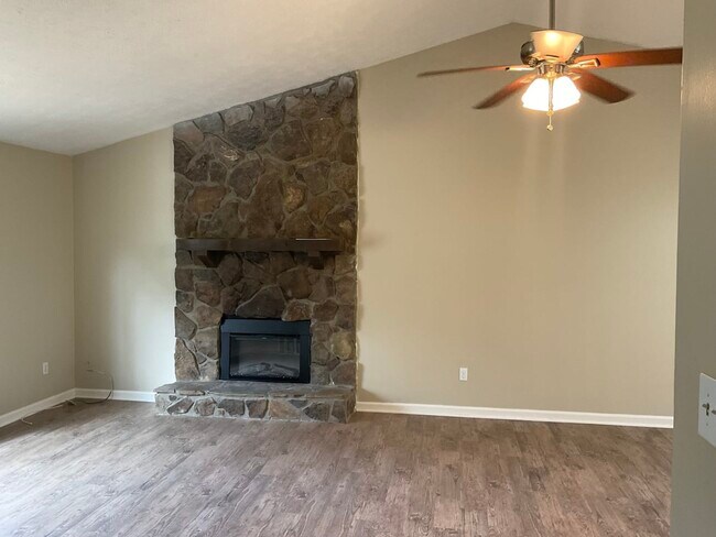 Photo - 4026 Leicester Dr NE