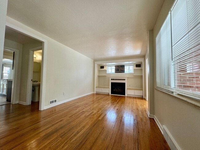 Photo - Beautiful 2 bedroom, 1.5 bathrooms plus an office!! Available NOW!