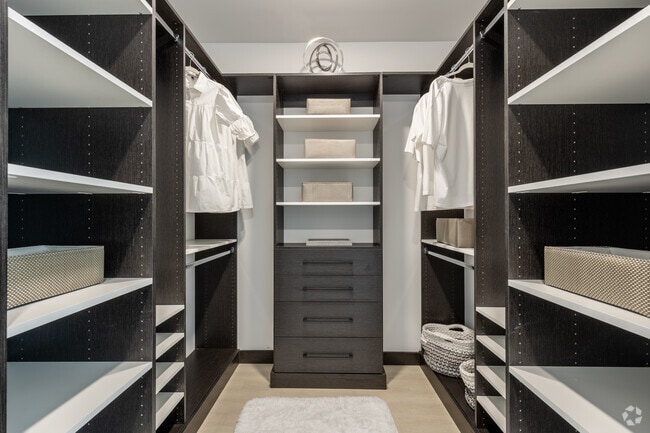 2BR 2BA - 1,289SF