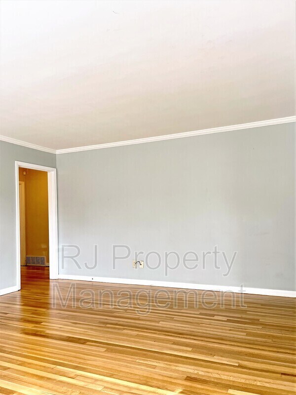 Photo - 4950 Essexshire Ave