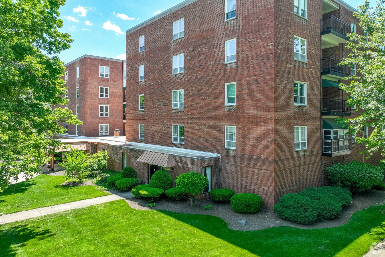 Primary Entrance - 450 W Downer Pl