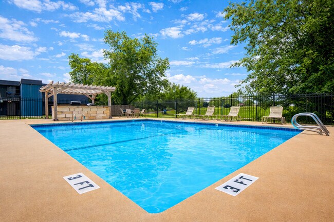 23 East - Swimming Pool 2 - 23 East Apartments