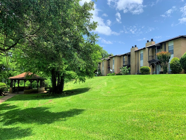 Villa Del Lago Apartments